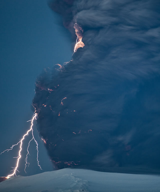 25 Amazing But Scary Photos Of Volcano In Iceland