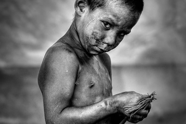 25 Examples of Powerful Documentary Photography powerdul-documentary-thumb