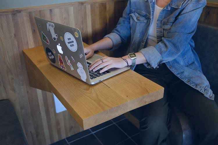 What Print and Promotional Materials do Web Designers Need? print-th