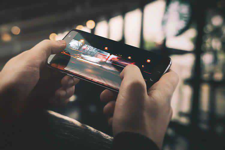 25 Mobile Device Mockup PSD Templates for Photoshop